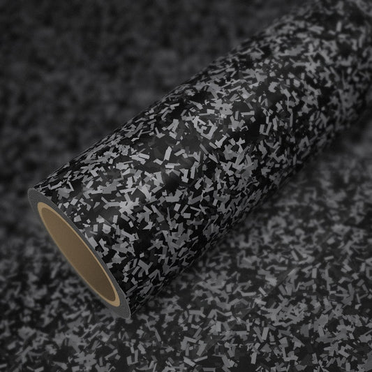 Rollo de vinilo carbono forjado plata brillo sobre una lámina del mismo vinilo