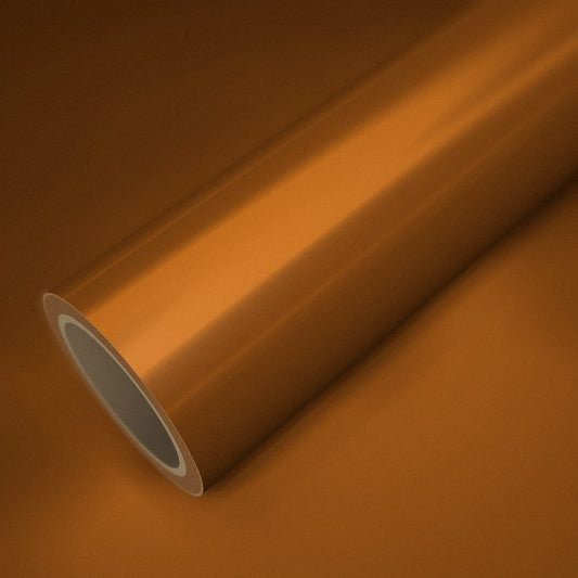 Rollo de vinilo cromado mate naranja sobre una lámina del mismo vinilo