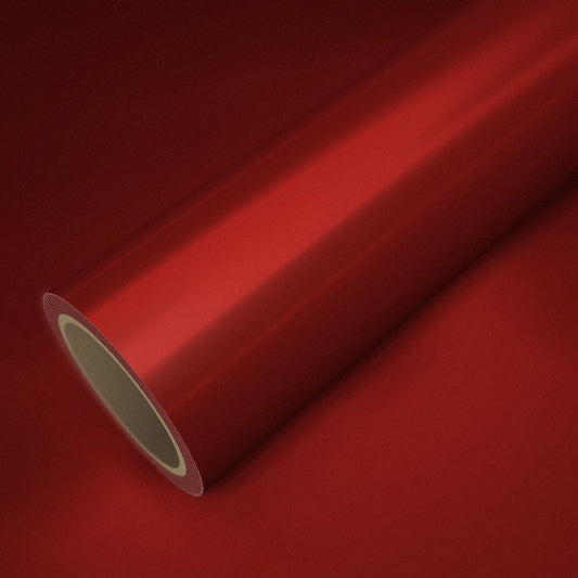 Rollo de vinilo cromado mate rojo sobre una lámina del mismo vinilo
