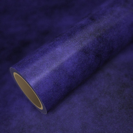 Rollo de vinilo diamante azul y púrpura sobre una lámina del mismo vinilo