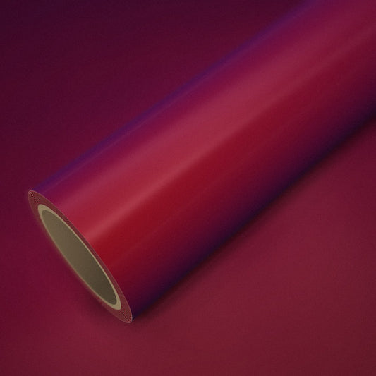 Rollo de vinilo rojo mágico (color flip) sobre una lámina del mismo vinilo