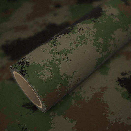 Rollo de vinilo camuflaje clásico sobre una lámina del mismo vinilo
