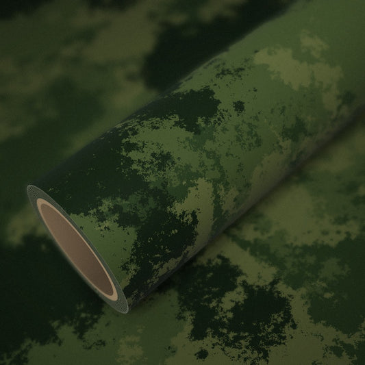 Rollo de vinilo camuflaje selva sobre una lámina del mismo vinilo